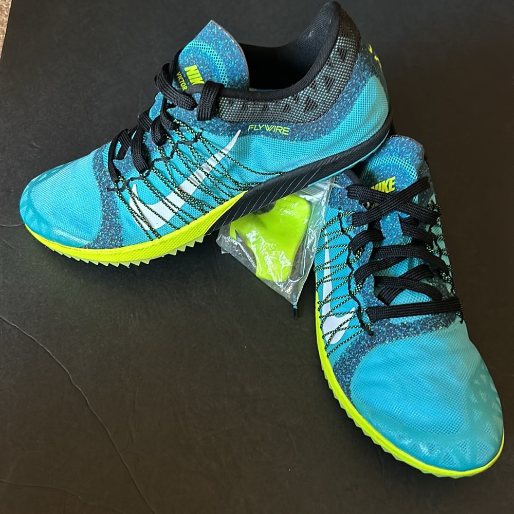NWOT Nike track shoes (unisex)